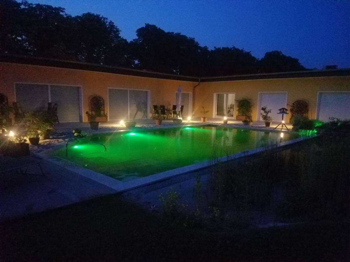 Ferienhaus Zum Imker Velten Buitenkant foto