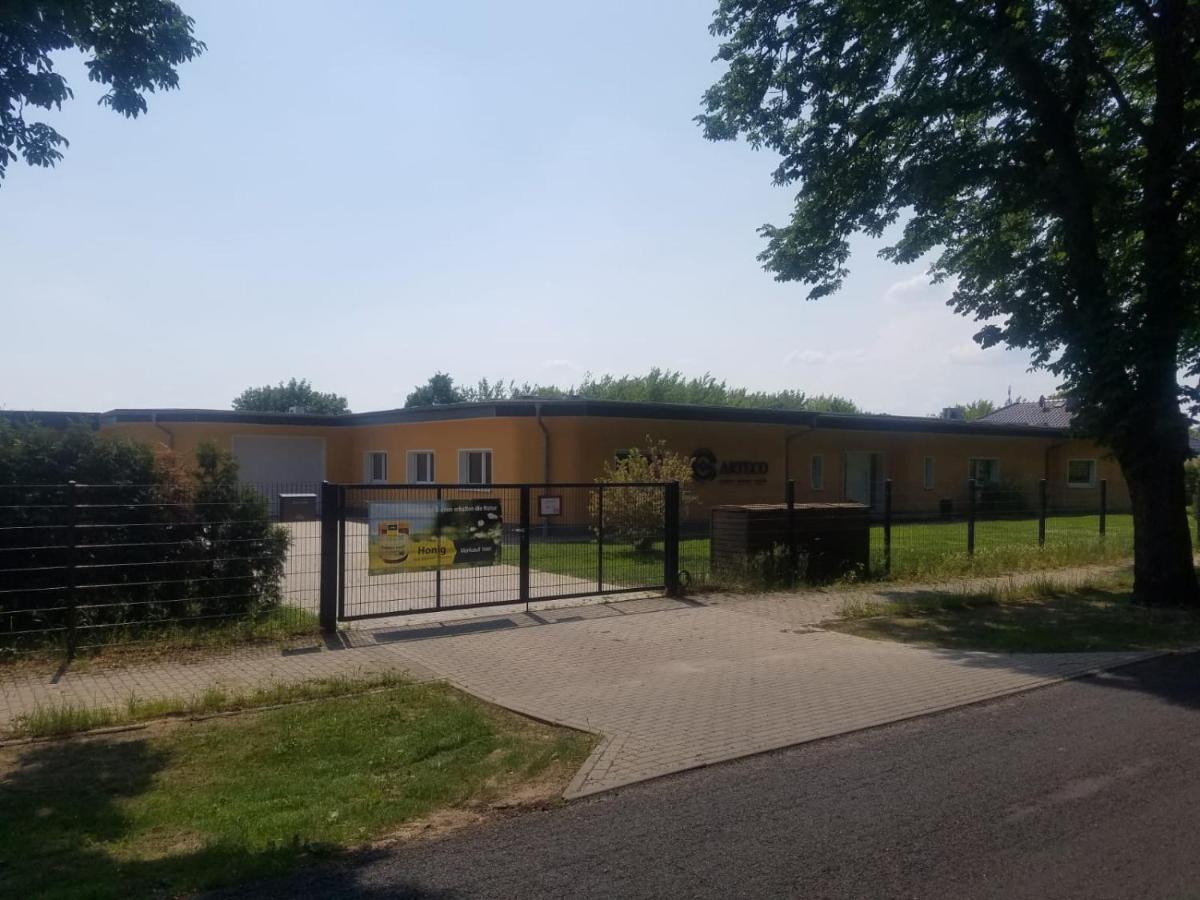 Ferienhaus Zum Imker Velten Buitenkant foto